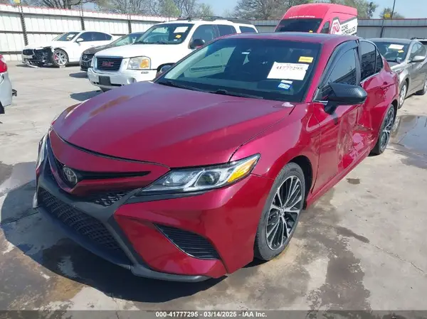 4T1B11HK4JU555461 2018 TOYOTA CAMRY - Image 2