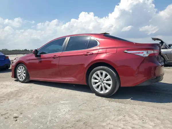 4T1B11HK4JU555718 2018 TOYOTA CAMRY - Image 2