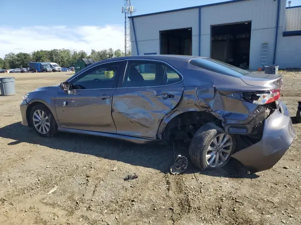 4T1B11HK4JU556304 2018 TOYOTA CAMRY - Image 2