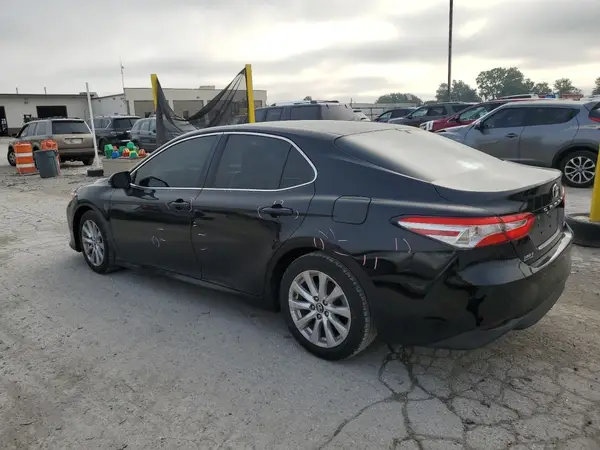 4T1B11HK4JU556366 2018 TOYOTA CAMRY - Image 2