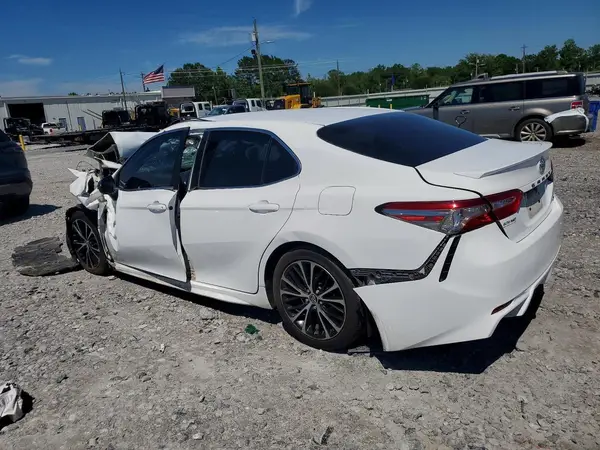 4T1B11HK4JU556724 2018 TOYOTA CAMRY - Image 2