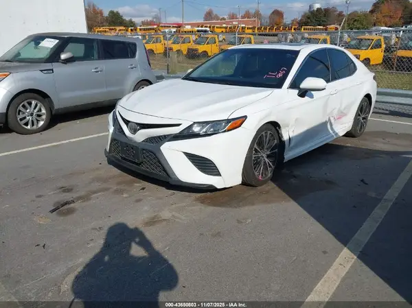 4T1B11HK4JU558134 2018 TOYOTA CAMRY - Image 2