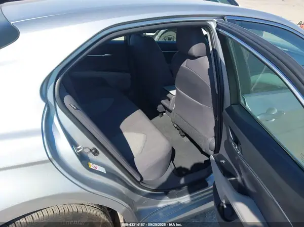 4T1B11HK4JU558327 2018 TOYOTA CAMRY - Image 8