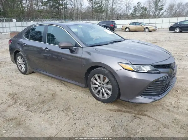 4T1B11HK4JU559008 2018 TOYOTA CAMRY - Image 1