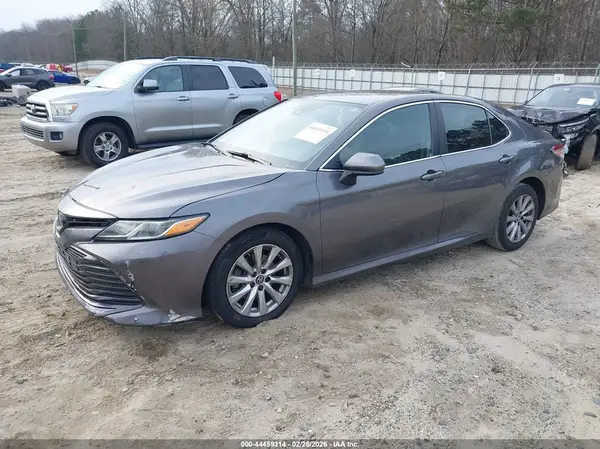4T1B11HK4JU559008 2018 TOYOTA CAMRY - Image 2