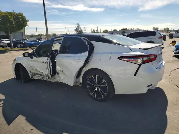 4T1B11HK4JU561373 2018 TOYOTA CAMRY - Image 2
