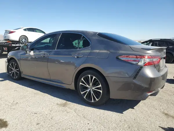 4T1B11HK4JU563298 2018 TOYOTA CAMRY - Image 2
