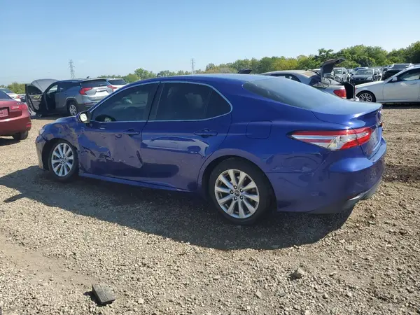 4T1B11HK4JU563818 2018 TOYOTA CAMRY - Image 2