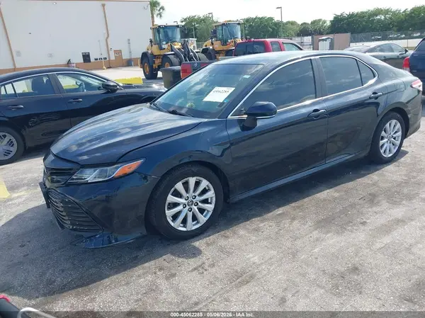 4T1B11HK4JU564225 2018 TOYOTA CAMRY - Image 2