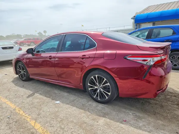 4T1B11HK4JU565147 2018 TOYOTA CAMRY - Image 2