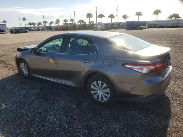 4T1B11HK4JU565150 2018 TOYOTA CAMRY - Image 2