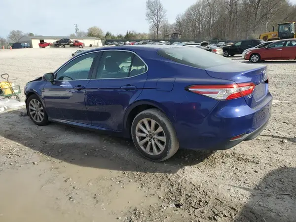 4T1B11HK4JU566881 2018 TOYOTA CAMRY - Image 2