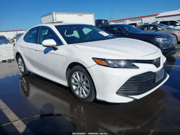 4T1B11HK4JU567416 2018 TOYOTA CAMRY - Image 1