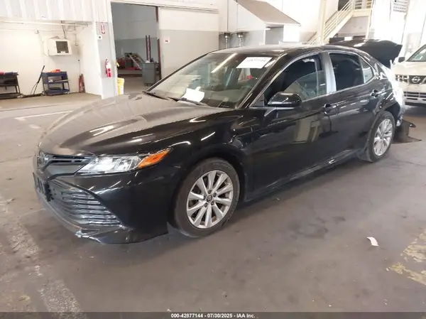 4T1B11HK4JU567710 2018 TOYOTA CAMRY - Image 2