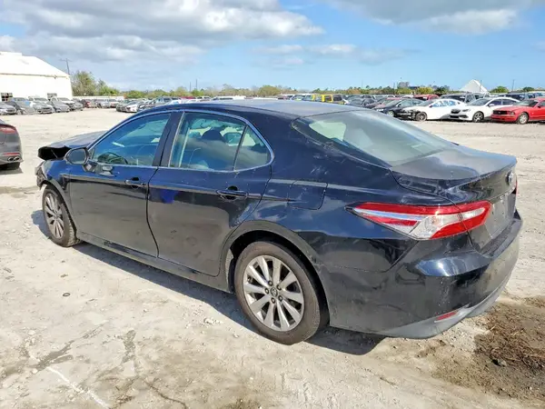 4T1B11HK4JU567786 2018 TOYOTA CAMRY - Image 2