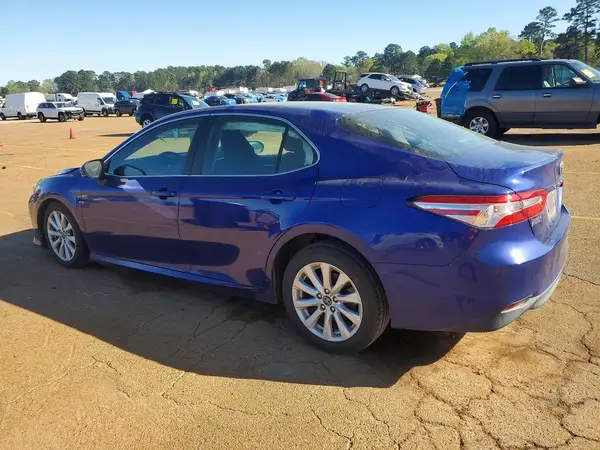 4T1B11HK4JU568145 2018 TOYOTA CAMRY - Image 2