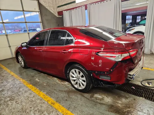 4T1B11HK4JU568808 2018 TOYOTA CAMRY - Image 2