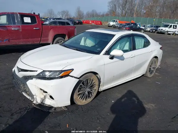 4T1B11HK4JU570851 2018 TOYOTA CAMRY - Image 2