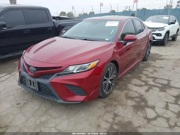4T1B11HK4JU571109 2018 TOYOTA CAMRY - Image 2