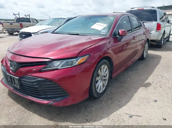 4T1B11HK4JU571384 2018 TOYOTA CAMRY - Image 2