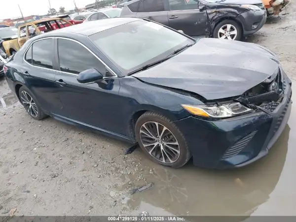 4T1B11HK4JU571529 2018 TOYOTA CAMRY - Image 1