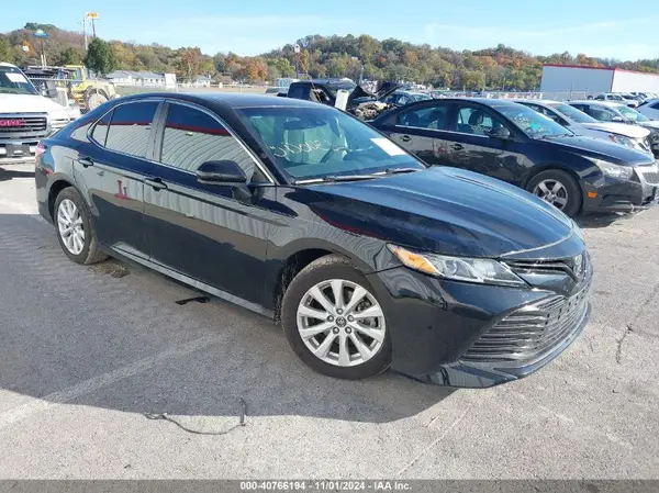 4T1B11HK4JU572843 2018 TOYOTA CAMRY - Image 1