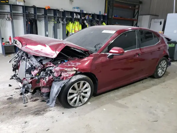 4T1B11HK4JU572924 2018 TOYOTA CAMRY - Image 1