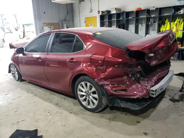 4T1B11HK4JU572924 2018 TOYOTA CAMRY - Image 2