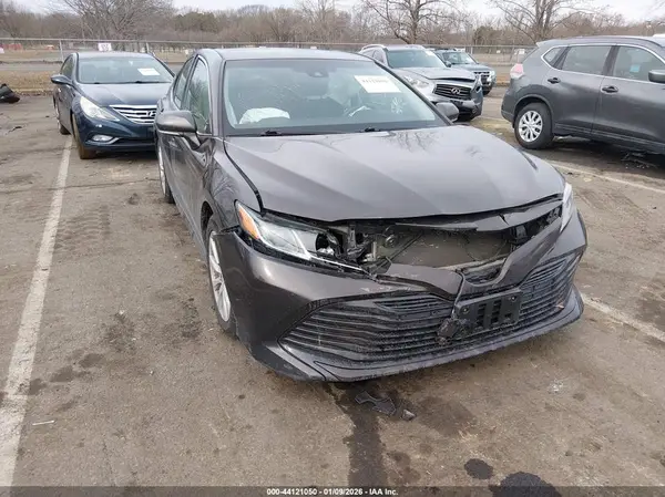 4T1B11HK4JU574334 2018 TOYOTA CAMRY - Image 1