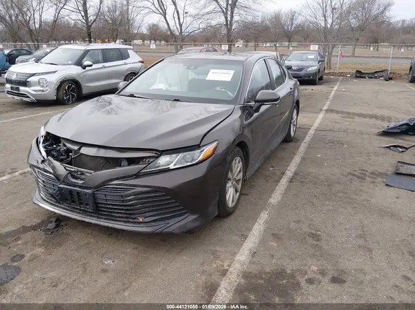 4T1B11HK4JU574334 2018 TOYOTA CAMRY - Image 2