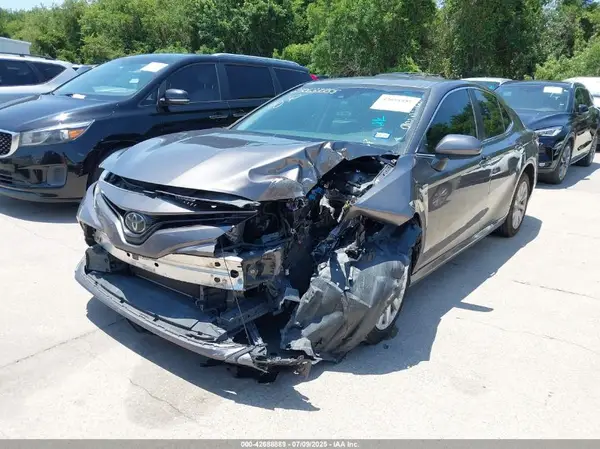 4T1B11HK4JU574530 2018 TOYOTA CAMRY - Image 2