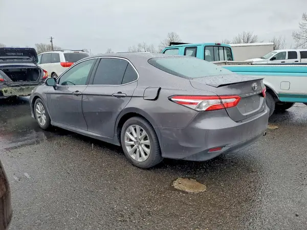 4T1B11HK4JU574558 2018 TOYOTA CAMRY - Image 2