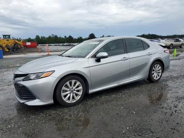 4T1B11HK4JU574768 2018 TOYOTA CAMRY - Image 1