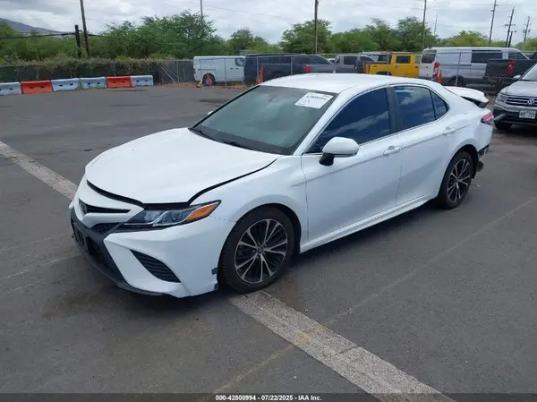 4T1B11HK4JU574902 2018 TOYOTA CAMRY - Image 2
