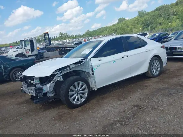 4T1B11HK4JU575368 2018 TOYOTA CAMRY - Image 2