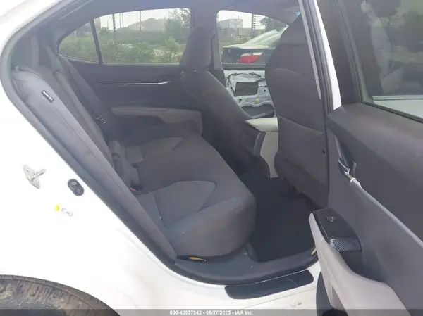 4T1B11HK4JU575368 2018 TOYOTA CAMRY - Image 8
