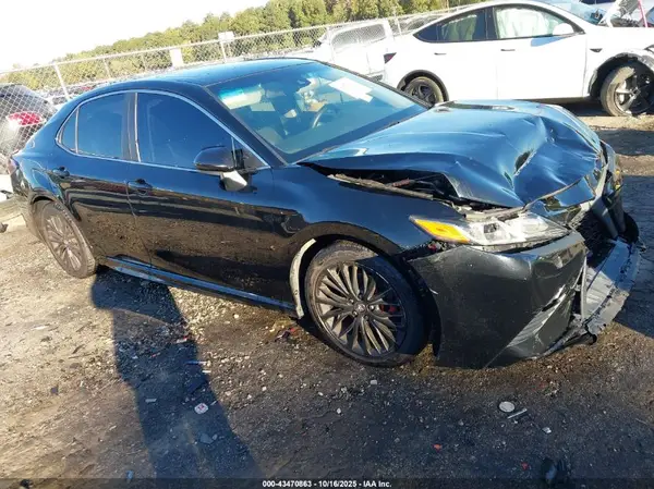 4T1B11HK4JU575838 2018 TOYOTA CAMRY - Image 1