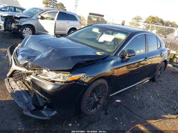 4T1B11HK4JU575838 2018 TOYOTA CAMRY - Image 2