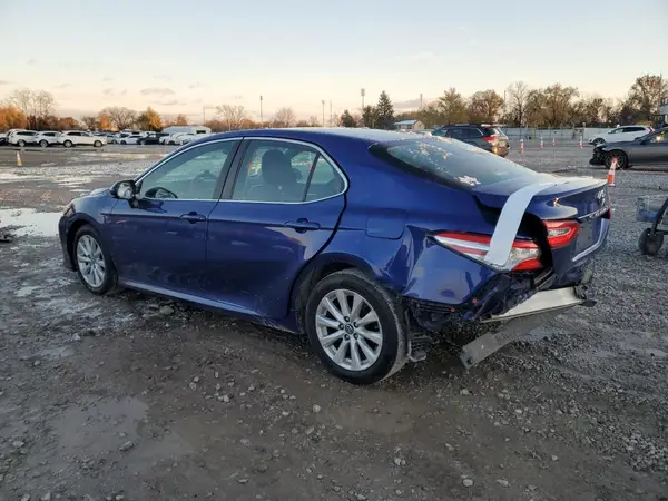 4T1B11HK4JU575998 2018 TOYOTA CAMRY - Image 2