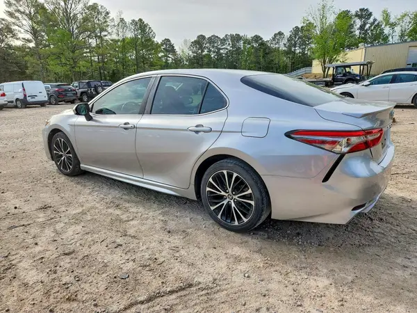 4T1B11HK4JU576598 2018 TOYOTA CAMRY - Image 2
