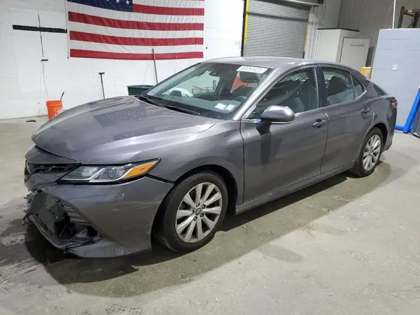 4T1B11HK4JU576732 2018 TOYOTA CAMRY - Image 1