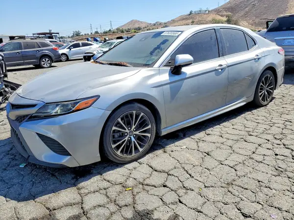 4T1B11HK4JU577038 2018 TOYOTA CAMRY - Image 1