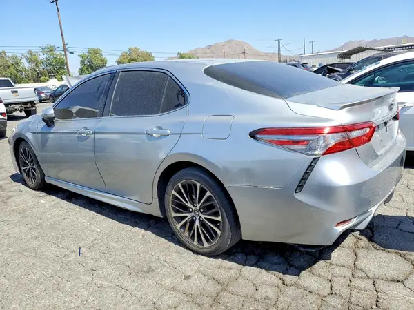 4T1B11HK4JU577038 2018 TOYOTA CAMRY - Image 2
