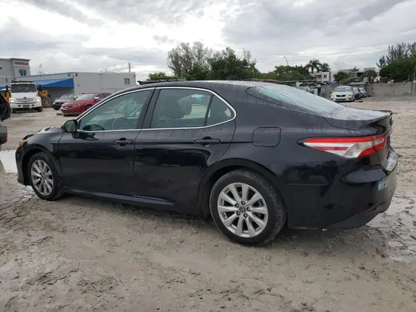 4T1B11HK4JU577055 2018 TOYOTA CAMRY - Image 2