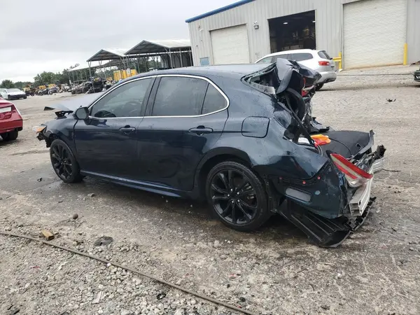 4T1B11HK4JU577802 2018 TOYOTA CAMRY - Image 2