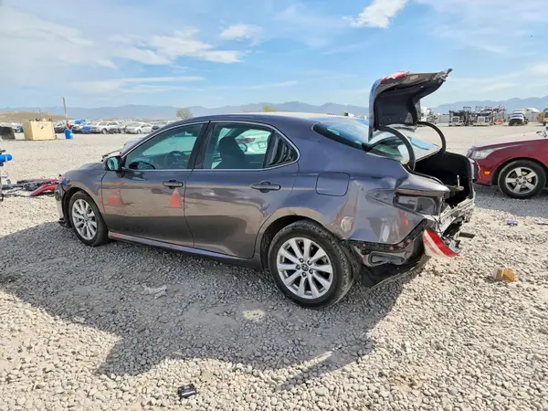 4T1B11HK4JU577850 2018 TOYOTA CAMRY - Image 2