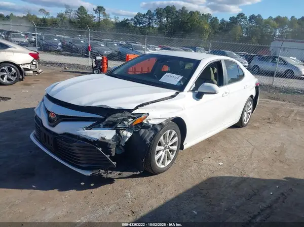 4T1B11HK4JU577993 2018 TOYOTA CAMRY - Image 2