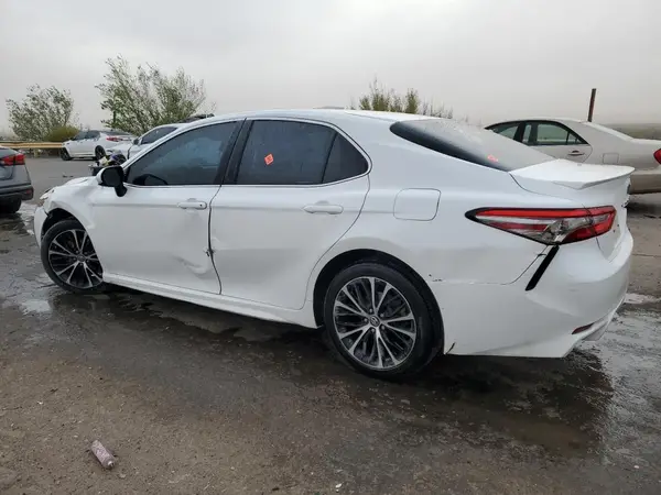 4T1B11HK4JU578917 2018 TOYOTA CAMRY - Image 2