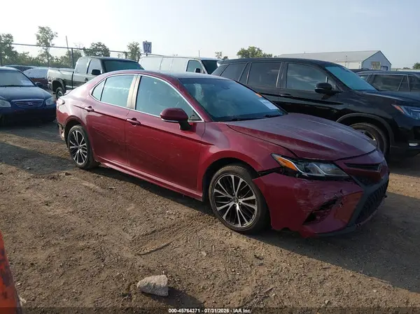 4T1B11HK4JU579646 2018 TOYOTA CAMRY - Image 1