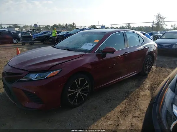 4T1B11HK4JU579646 2018 TOYOTA CAMRY - Image 2